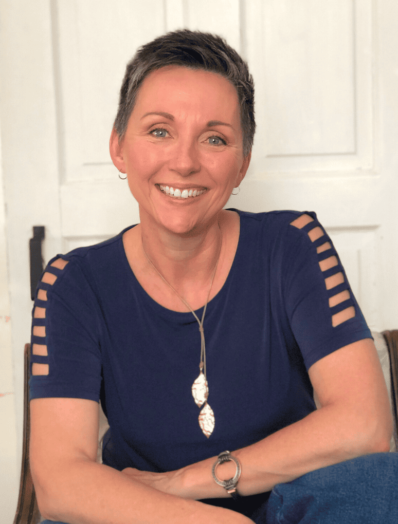 Virtual Social Media Manager & Online Strategist - Tina Renaud